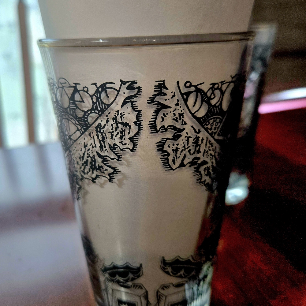 Modelo Gold Rimmed Pint Glasses - Picture 4 of 4